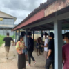 (ကိုအာကာမိုးကိုကို၏ ရုပ်အလောင်းအား ရင်ခွဲရုံသို့ပို့ဆောင်စဥ်၊ ဓာတ်ပုံ - KHA)