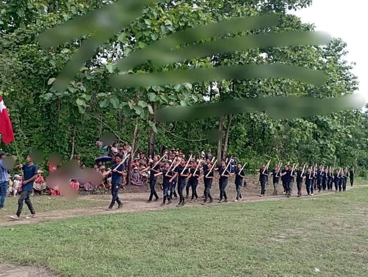 (MKPDFZ - 2 ပြည်သူ့ကာကွယ်ရေးတပ်ဖွဲ့ဝင်များအား တွေ့ရစဥ်။ ဓာတ်ပုံ - MKPDF-2)