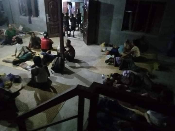 (ထွက်ပြေးတိမ်းရှောင်လာသည့် ဒီပဲယင်းမြို့နယ်အတွင်းရှိ ကျေးရွာများမှ ဒေသခံများအား တွေ့ရစဥ်။ ။ဓါတ်ပုံ-ဒီပဲယင်းမြို့နယ်ညီနောင်များအဖွဲ့)