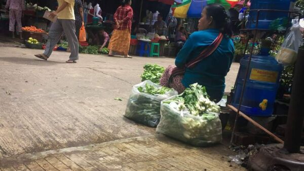 (လှည်းတန်းလမ်း ၅၀ ​ဈေးကို ယ​နေ့နံနက်ပိုင်းတွင်​တွေ့ရစဥ်။ ဓာတ်ပုံ - AAMIJ)