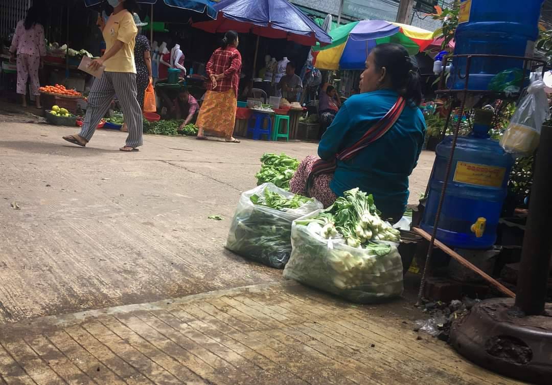 (လှည်းတန်းလမ်း ၅၀ ​ဈေးကို ယ​နေ့နံနက်ပိုင်းတွင်​တွေ့ရစဥ်။ ဓာတ်ပုံ - AAMIJ)