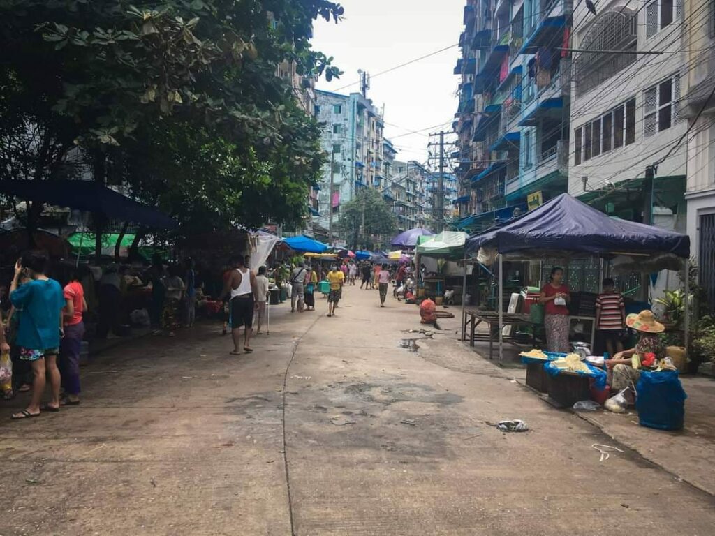 (လှည်းတန်းလမ်း ၅၀ ဈေးကို ယနေ့နံနက်ပိုင်းတွင်တွေ့ရစဥ်။ ဓာတ်ပုံ - AAMIJ)