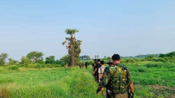 (တန့်ဆည်နယ်တွင် စစ်ကောင်စီတပ်အားတိုက်ခိုက်လျှက်ရှိသော တော်လှန်ရေးရဲဘော်များ(ပုံဟောင်း))