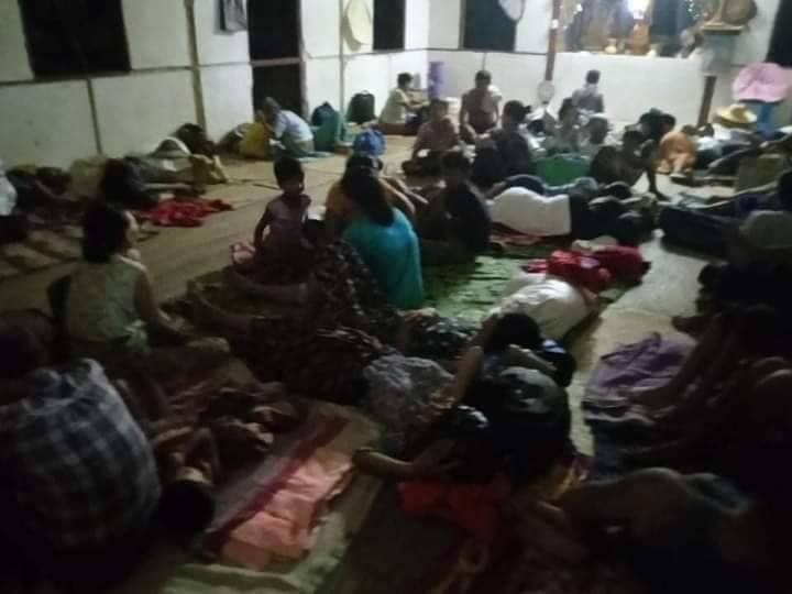 (ထွက်ပြေးတိမ်းရှောင်လာသည့် ဒီပဲယင်းမြို့နယ်အတွင်းရှိ ကျေးရွာများမှ ဒေသခံများအား တွေ့ရစဥ်။ ။ဓါတ်ပုံ-ဒီပဲယင်းမြို့နယ်ညီနောင်များအဖွဲ့)