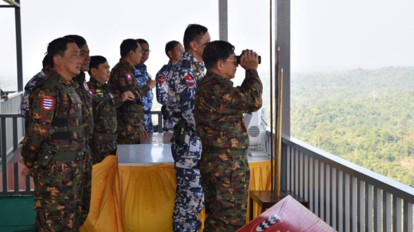 စစ်အုပ်စုအဖွဲ့အား တွေ့ရစဥ်၊ ဓာတ်ပုံ - cincds