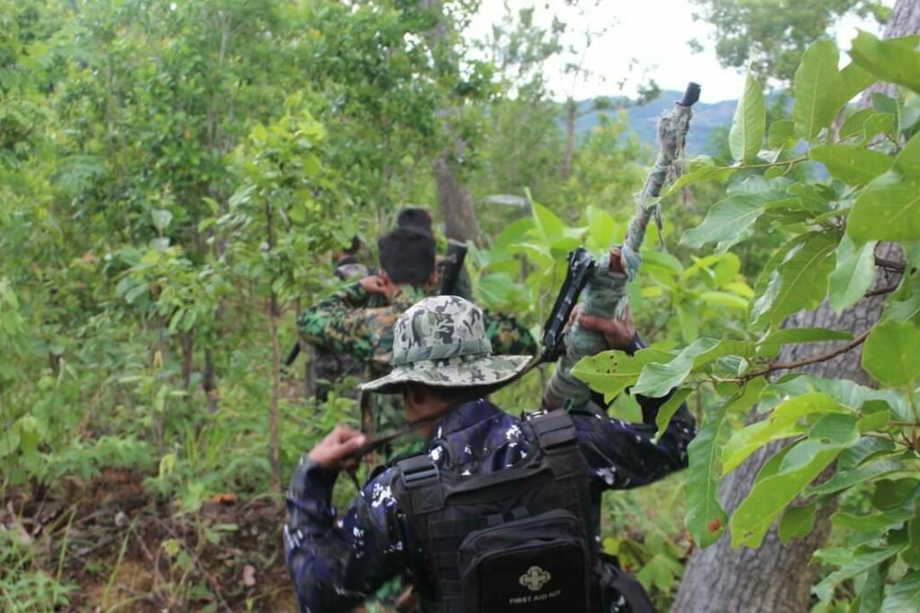 အနောက်ပိုင်းတိုင်းတပ်မဟာ(၇) ၊တပ်ရင်း(၇၀၆)မှတပ်ဖွဲ့ဝင်များ။ ။ဓာတ်ပုံ-PDF တပ်မဟာ(၇)