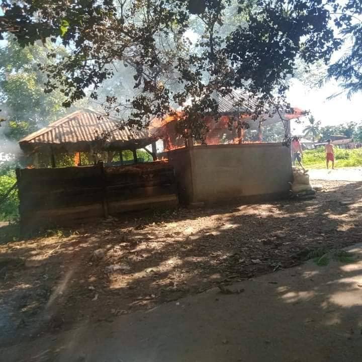 နယ်စပ်ရှိ စစ်​ကောင်စီရဲကင်းကိုအိန္ဒိယနိုင်ငံသားများကမီးရှိုဖျက်ဆီးလိုက်သည်။ ။ဓါတ်ပုံ-CJ