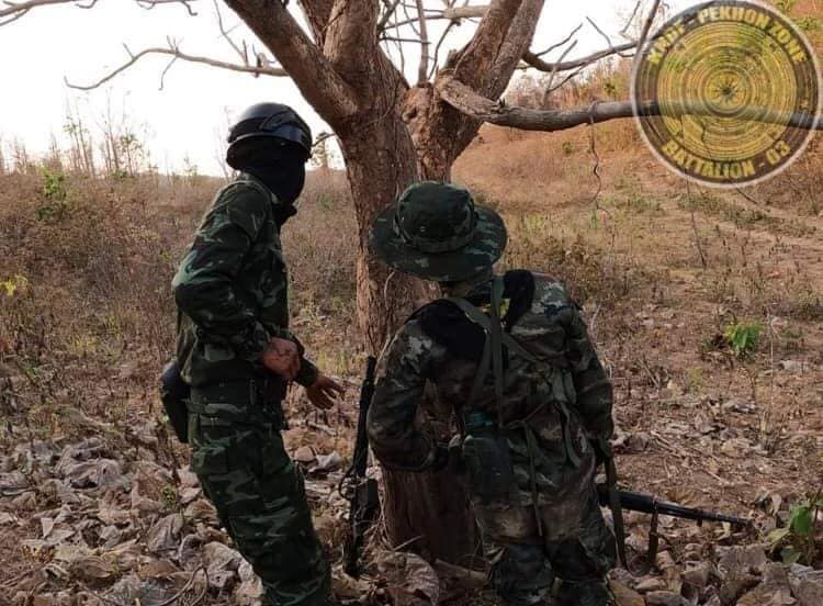 ​ရှေ့တန်းတစ်​နေရာမှKNDFB-03တပ်ဖွဲ့ဝင်အချို့။ ဓါတ်ပုံ-KNDF-B03