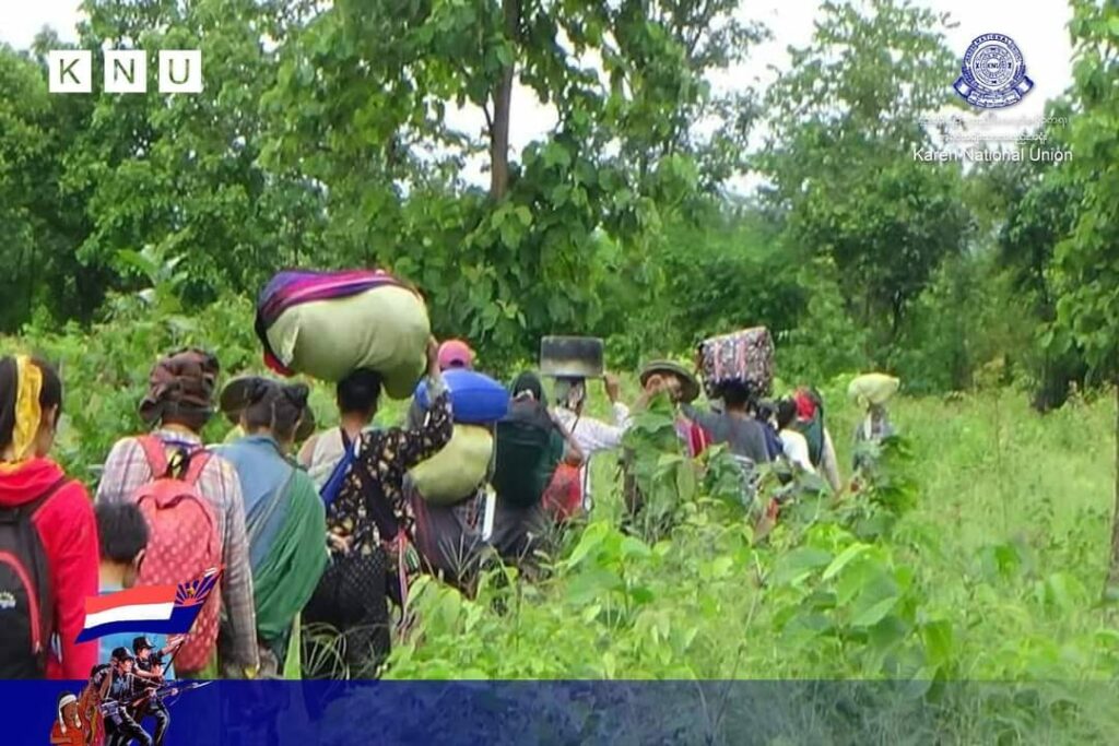 (ညောင်လေးပင်ခရိုင်အတွင်း စစ်ဘေးရှောင်နေရသော ဒေသခံများအား တွေ့ရစဥ်၊ ဓာတ်ပုံ - KNU)