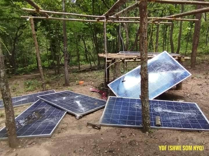 (ဖျက်ဆီးခံလိုက်ရသော ရွှေစွန်ညိုအဖွဲ့၏ တပ်ရင်းစခန်း။ ဓါတ်ပုံ-YDF ရွှေစွန်ညို)
