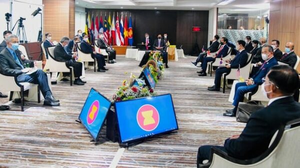 (အင်ဒိုနီးရှားနိုင်ငံတွင် ၂၀၂၁ ဧပြီ ၂၄ ရက်က ကျင်းပသည့် အာဆီယံထိပ်သီး အစည်းအဝေးကို မင်းအောင်လှိုင် တက်ရောက်​နေစဉ်၊ဓာတ်ပုံ - ရိုက်တာ)