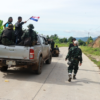 ကော်ဘရာစစ်ကြောင်းမှ ရဲဘော်များအား တွေ့ရစဥ်၊ ဓာတ်ပုံ - Cobra Column
