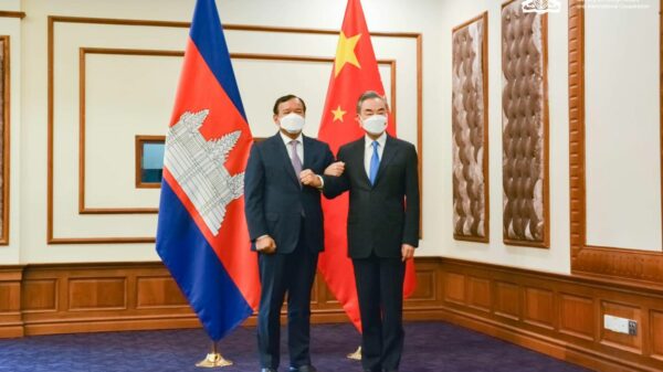 အာဆီယံအထူးကိုယ်စားလှယ်နဲ့ တရုတ်နိုင်ငံခြားရေးဝန်ကြီး