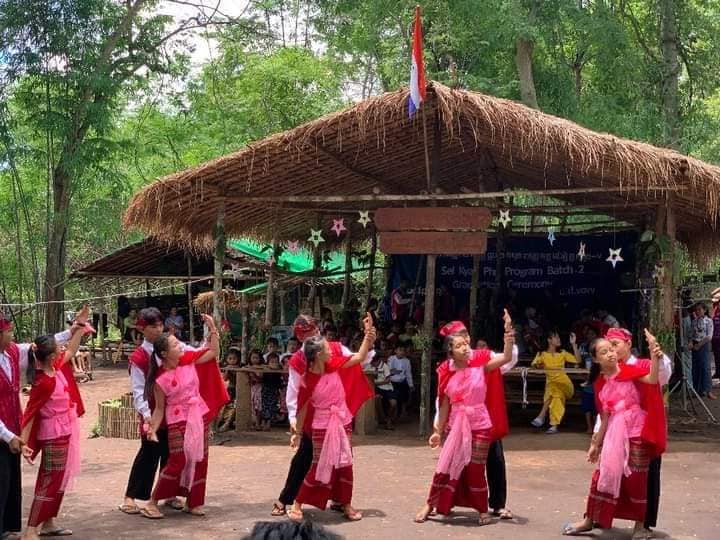 နွေဦးဂုရု​လေးများပညာ​ရေးစင်တာ