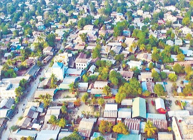 (​ရွှေဘိုမြို့နယ်၊ဆိပ်ခွန်ရွာနှင့်စစ်တပ်ဘက်က ပြန်လည်ပစ်ခတ်ခဲ့သည့် ၆၀မမလက်နက်ကြီးကျည်။ ။ဓါတ်ပုံ-အမ်တီ၊ SNAKE EYES PDF)