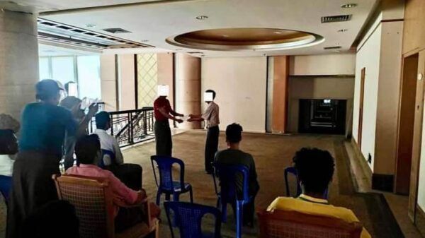(CDM ပြုလုပ်ခဲ့​သောတပ်မ​တော်သားများကို ဂုဏ်ပြု​​ငွေချီးမြှင့်စဥ်။ ဓါတ်ပုံ-ပြည်သူ့ပန်းတိုင်)