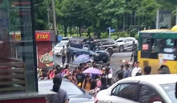 ​မြေနီကုန်းတွင်ဗုံး​ပေါက်ကွဲပြီး​နောက်​တွေ့ရစဥ်။ ဓါတ်ပုံ-CJ