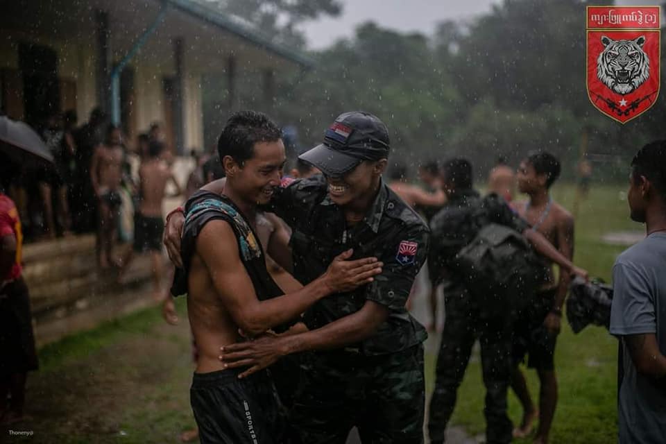 ဓာတ်ပုံ - ကျားဖြူတပ်ခွဲ (၁)