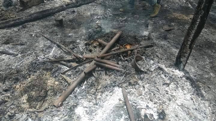 (ဖျက်ဆီးခံခဲ့ရသော စခန်းငယ်အား တွေ့ရစဥ်။ ဓာတ်ပုံ-ယမ်းဘီလူး)