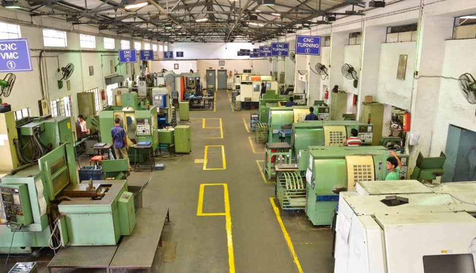 (အကြမ်းဖက်စစ်ကာင်စီထံစနက်တံရောင်းချနေသောSandeep Metalcraftကုမ္ပဏီလိုဂိုနှင့်ထိုကုမ္ပဏီစက်ရုံတစ်ရုံ။ ။ဓါတ်ပုံ-အက်စ်အမ်စီ)