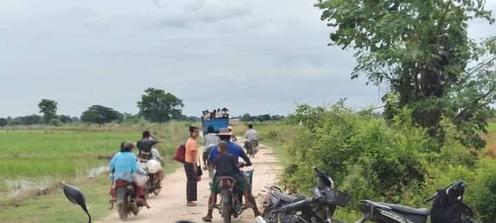 (ထွက်ပြေးတိမ်းရှောင်နေရသော ရွာသူရွာသားများအား တွေ့ရစဥ်။ ဓာတ်ပုံ - ဒီပဲယင်းမြို့နယ်စစ်ရှောင်ထောက်ပံ့ရေး)