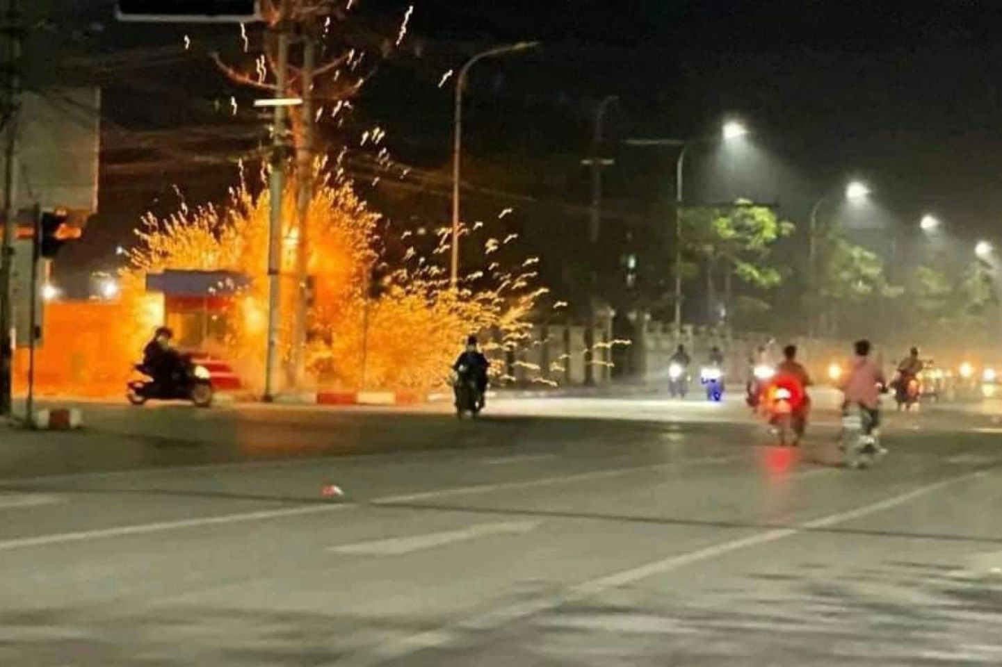 ပြီးခဲ့တဲ့ မတ်လအတွင်း မန္တလေးမှာဖြစ်ပွားတဲ့ ပေါက်ကွဲမှုကိုတွေ့ရစဉ်(ပုံဟောင်း)