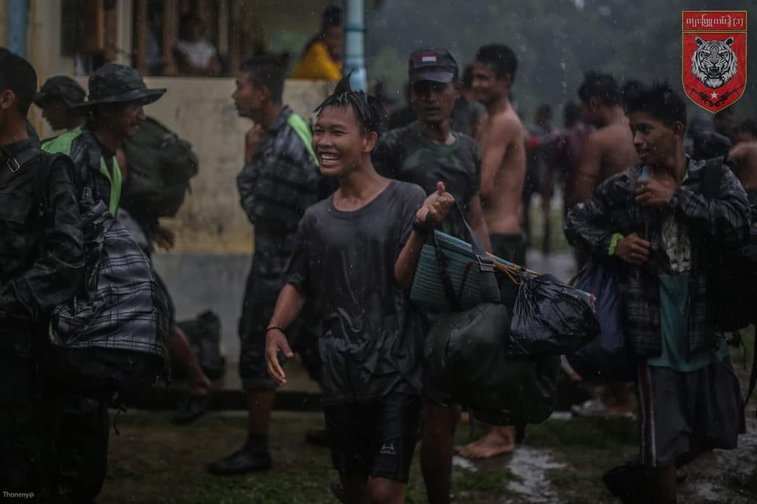 ဓာတ်ပုံ - ကျားဖြူတပ်ခွဲ (၁)