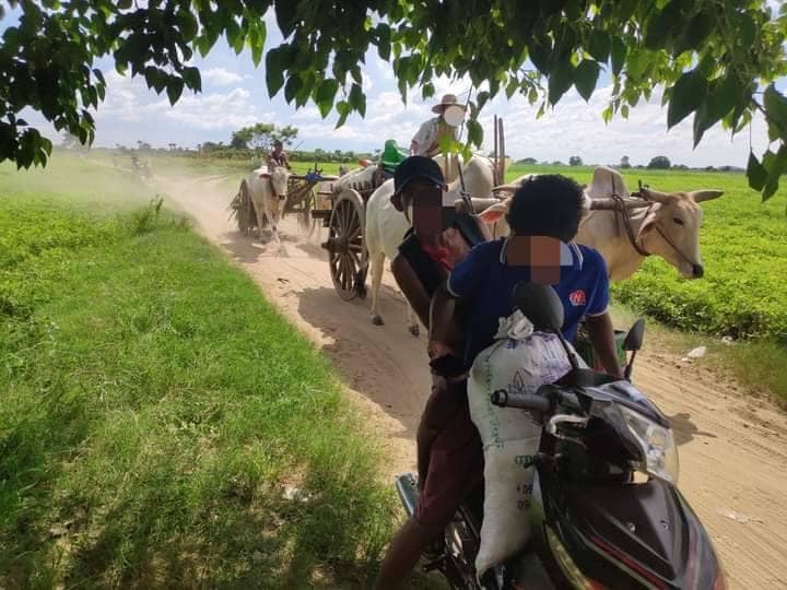 (ယခင်ရက်ပိုင်းအတွင်းက ထွက်ပြေးတိမ်းရှောင်နေရသော ဒီပဲယင်းအရှေ့ခြမ်း ပြည်သူများအား တွေ့ရစဥ်။ ဓာတ်ပုံ-ဒီပဲယင်းမြို့နယ်စစ်ရှောင်ထောက်ပံ့ရေး)