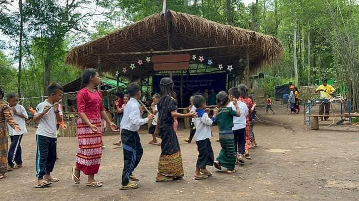 နွေဦးဂုရု​လေးများပညာ​ရေးစင်တာ