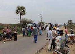 (ပုသိမ်-မုံရွာလမ်းတစ်နေရာအားတွေ့ရစဥ်။ ။ဓါတ်ပုံ-CJ)