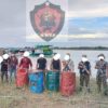 (ပြီးခဲ့သည့် မေလအတွင်းက ချင်းတွင်းမြစ်အတွင်း စစ်ကောင်စီအသုံးပြုမည့် ဓာတ်ဆီပေပါများကို နဂါးညီနောင်အထူးတပ်ဖွဲ့ (DBTF)က သိမ်းဆည်း ရမိခဲ့စဥ်)