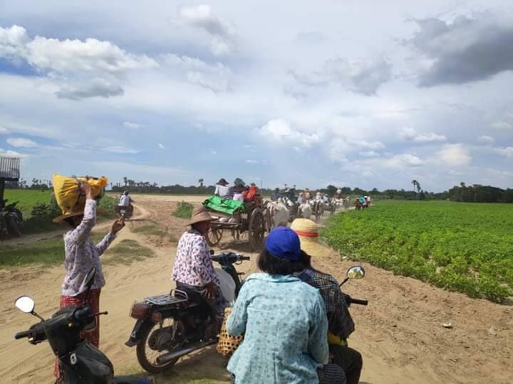 (ယခင်ရက်ပိုင်းအတွင်းက ထွက်ပြေးတိမ်းရှောင်နေရသော ဒီပဲယင်းအရှေ့ခြမ်း ပြည်သူများအား တွေ့ရစဥ်။ ဓာတ်ပုံ-ဒီပဲယင်းမြို့နယ်စစ်ရှောင်ထောက်ပံ့ရေး)