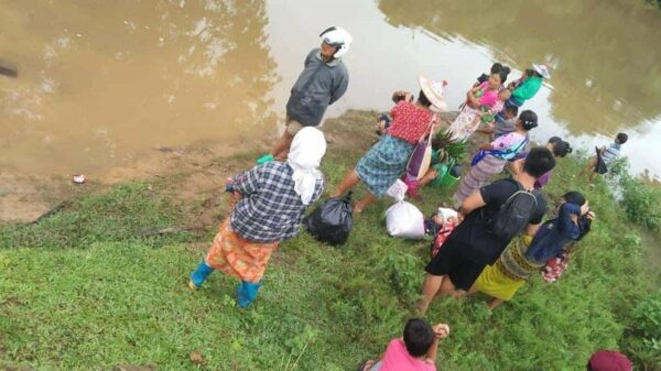 ကျေးရွာထဲကို စစ်တပ်ကလက်နက်ကြီးနဲ့ပစ်လို့ ဒေသခံတစ်ချို့ ထွက်ပြေးတိမ်းရှောင်