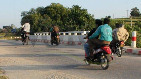 (ရွှေဘို-ကျောက်မြောင်းလမ်းအားတွေ့ရစဥ်။ ။ဓါတ်ပုံ-CJ)