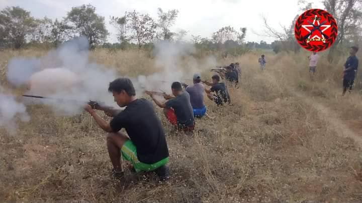 (သပြေညိုပြောက်ကျားတပ်ဖွဲ့ဝင် ရဲဘော်များအား တွေ့ရစဥ်။ဓာတ်ပုံ-သပြေညို)