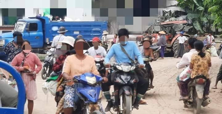 (ထွက်ပြေးလာရသည့် ကျေးရွာသူကျေးရွာသားများအား ဒီပဲယင်းမြို့နယ် စစ်ရှောင်ထောက်ပံ့ရေးအဖွဲ့က ချက်ပြုတ်ကျွေးမွေးနေစဥ်။ဓာတ်ပုံ-ဒီပဲယင်းမြို့နယ် စစ်ရှောင်ထောက်ပံ့ရေးအဖွဲ့)