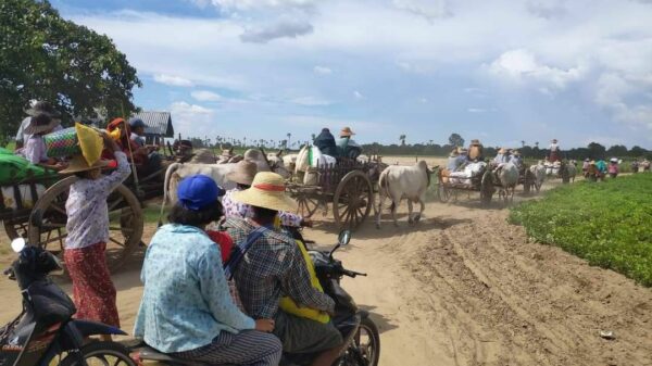 (ယခင်ရက်ပိုင်းအတွင်းက ထွက်ပြေးတိမ်းရှောင်နေရသော ဒီပဲယင်းအရှေ့ခြမ်း ပြည်သူများအား တွေ့ရစဥ်။ ဓာတ်ပုံ-ဒီပဲယင်းမြို့နယ်စစ်ရှောင်ထောက်ပံ့ရေး)