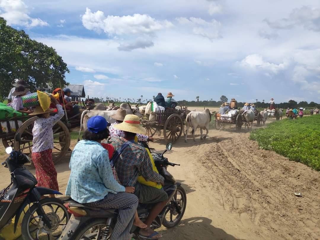 (ယခင်ရက်ပိုင်းအတွင်းက ထွက်ပြေးတိမ်းရှောင်နေရသော ဒီပဲယင်းအရှေ့ခြမ်း ပြည်သူများအား တွေ့ရစဥ်။ ဓာတ်ပုံ-ဒီပဲယင်းမြို့နယ်စစ်ရှောင်ထောက်ပံ့ရေး)