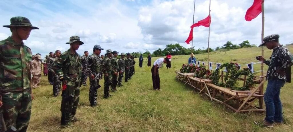 (ဝက်လက် PDF နှင့် Tiger King ပြောက်ကျားတပ်ဖွဲ့တို့ကအာဇာနည်နေ့အခမ်းအနားကျင်းပနေစဥ်။ ဓါတ်ပုံ-Tiger King ၊ဝက်လက် PDF)