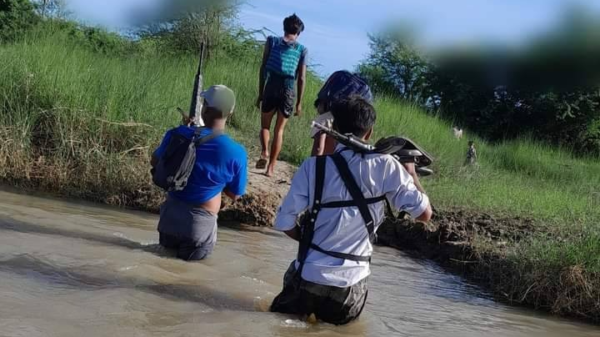 Young Force(UG) ၏ ရဲဘော်များ စစ်ဆင်ရေးတစ်ခု သွားရောက်နေစဥ်၊ ဓာတ်ပုံ - Young Force UG