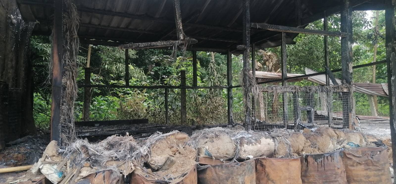 မြစ်ကြီးနားနှင့် မိုင်၂၀အကွာရှိ အောင်မြင်သာရွာ ရဲကင်းဂိတ် မီးရှို့ခံရ