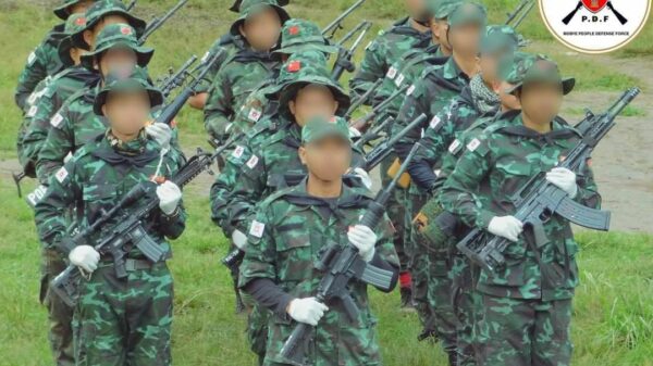 (မိုးဗြဲပြည်သူ့ကာကွယ်ရေးတပ်(MBPDF)မှ ရဲဘော်များအား တွေ့ရစဥ်)