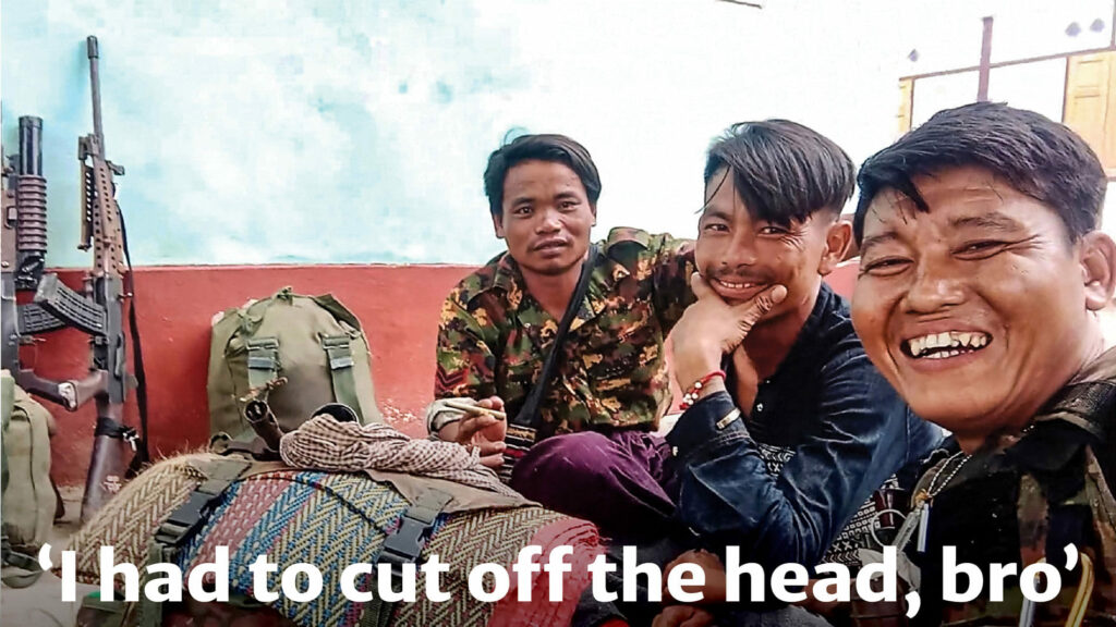 (၂၀၂၂ မေလ ၁၀ ရက်ကရေဦးမြို့နယ်မောင်တိုင်ပင် ကျေးရွာတွင် စစ်ကောင်စီတပ်က ဒေသခံပြည်သူများကို အစုလိုက်အပြုံလိုက်မသတ်ဖြတ်ခင်ဖမ်းဆီးထားမှုနှင့်ပြည်သူများကိုသတ်ဖြတ်ရသည်ကို ဝမ်းသာအားရပြောဆို၍ ဆဲဖီးလ်ဓါတ်ပုံရိုင်နေသောစစ်ကောင်စီတပ်သားသုံးဦး။ ဓါတ်ပုံ-RFA)