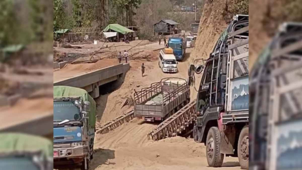 (မုံရွာ-တန့်ဆည်-ကလေးဝလမ်းပိုင်း တစ်နေရာအားတွေ့ရစဥ်။ ။ဓါတ်ပုံ-CJ)