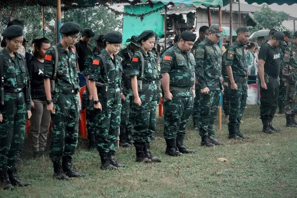 ဓာတ်ပုံ - ဒေါနစစ်ကြောင်း