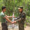(ပြည်သူနှင့်ပူး​ပေါင်းလာ​သောတပ်မ​တော်သားများ။ ဓါတ်ပုံ-PDF​ကျောက်ထု)