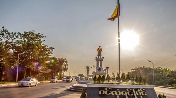 မြောက်ဒဂုံမြို့နယ် (၃၀)ရပ်ကွက်ရှိ နေအိမ်တစ်အိမ်ကို စစ်ကောင်စီတပ် ပစ်ခတ်စီးနင်းမှုလုပ်၊ ဖမ်းဆီးခံရသူအချို့ရှိဟုဆို