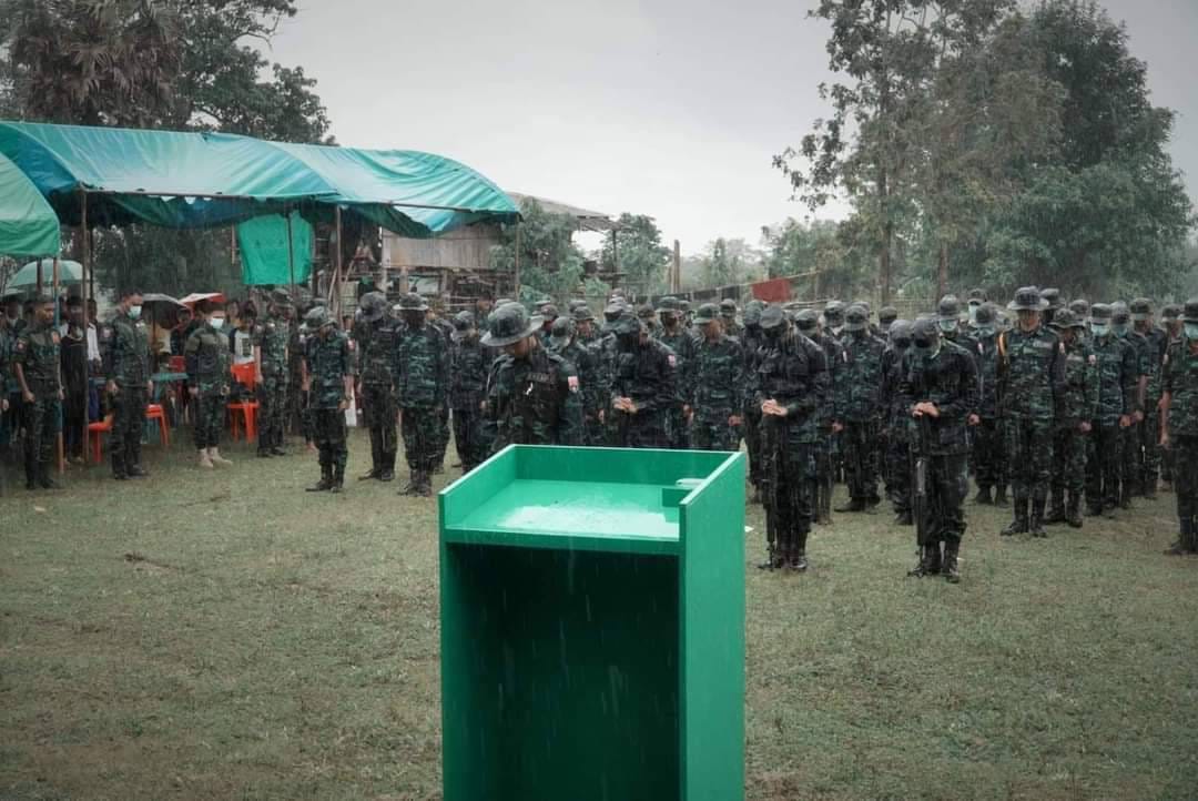 ဓာတ်ပုံ - ဒေါနစစ်ကြောင်း