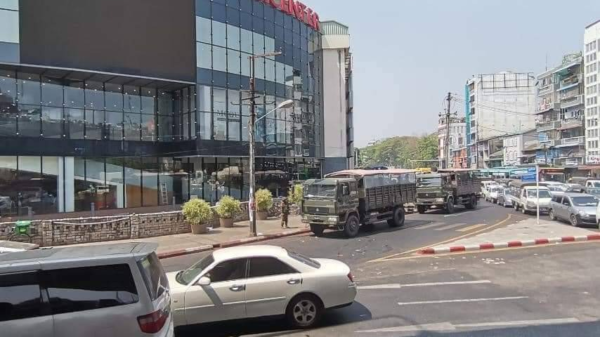 (ပြီးခဲ့သည့် မတ်လအတွင်းက တာမွေ Ocean စင်တာအနီး စစ်ကောင်စီဝင်ကားများ ရပ်တန့်၍ စစ်ဆေးမှု ပြုလုပ်နေစဥ် (ပုံအဟောင်း)၊ ဓာတ်ပုံ - CJ)