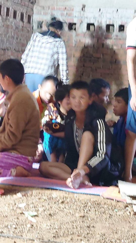 (တိုက်ပွဲဖြစ်၍ ​နေရပ်စွန့်ခွာထွက်​ပြေးလာ​သောစစ်​ဘေးဒုက္ခသည်များ။ ။ဓါတ်ပုံ-CJ)